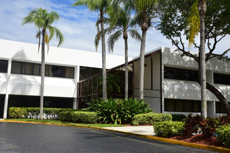 Exterior of Midtown Surgical Center in Delray Beach, where Dr. Pane has hospital privileges.